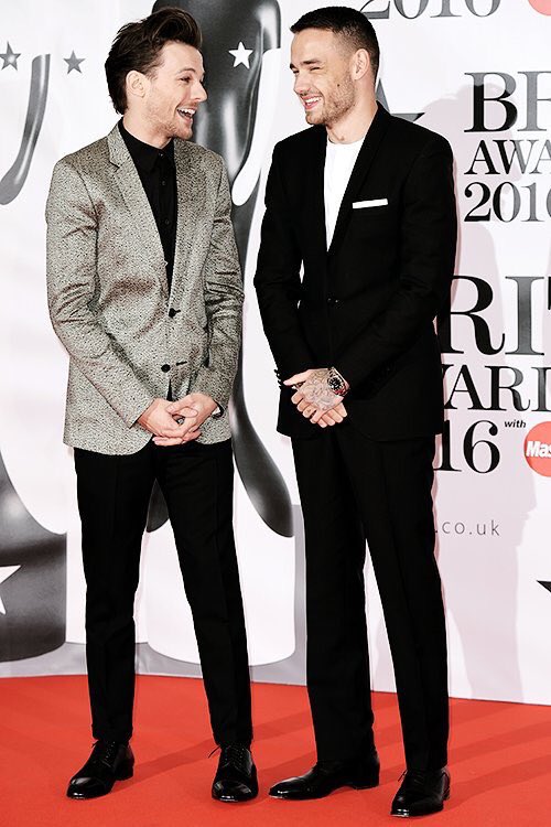 snxpbackzjm's tweet photo. so many lilo pictures #BRITVIDEONEDIRECTION https://t.co/sJEVsmcJBb