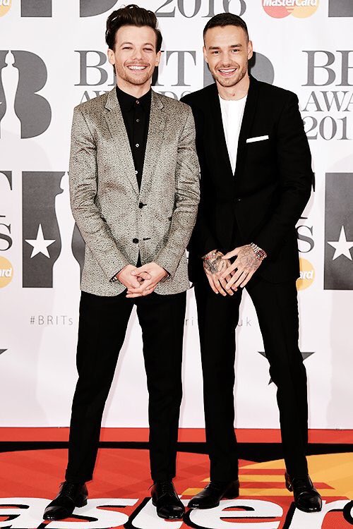 snxpbackzjm's tweet photo. so many lilo pictures #BRITVIDEONEDIRECTION https://t.co/sJEVsmcJBb