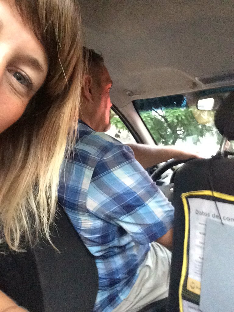lupittar's tweet photo. Dale amigo que llegó tarde a la última clase del taller de ensayos #taxidriver #escribir #apurar https://t.co/eJeo835pwi