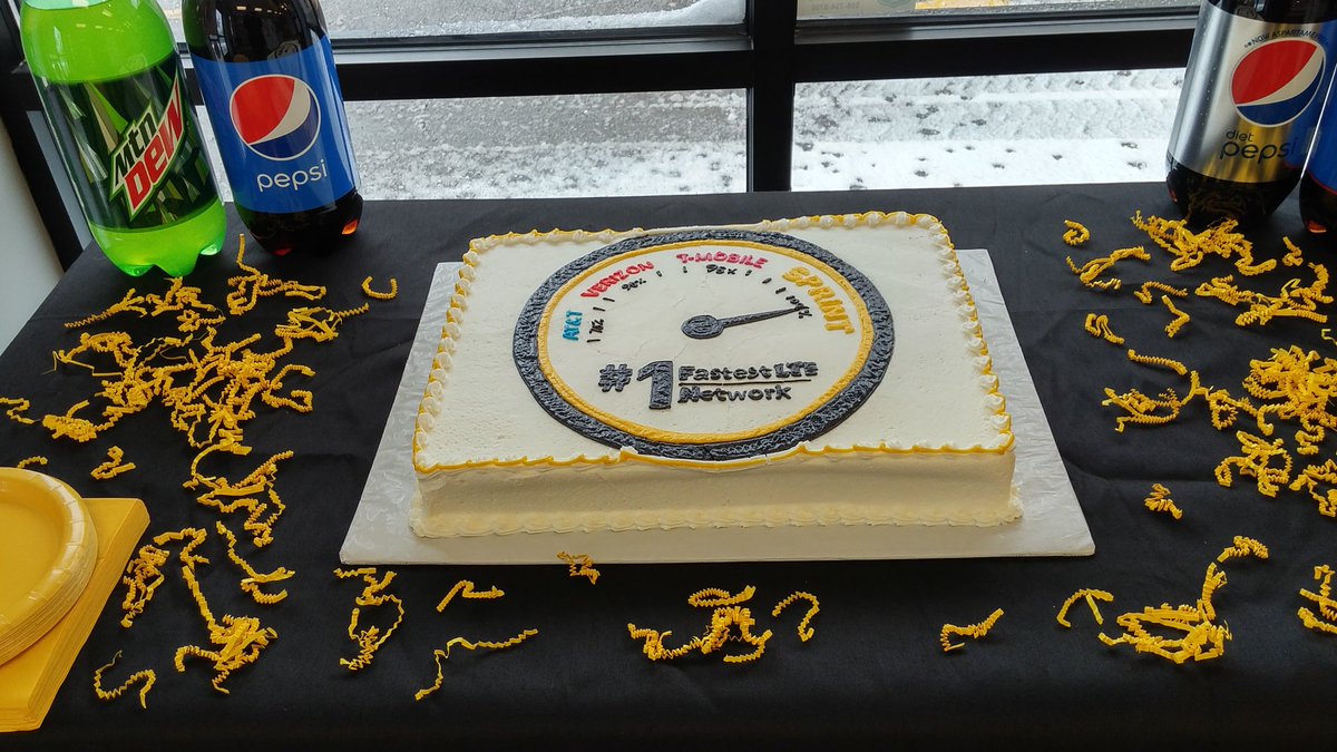 iScottSwag's tweet photo. It's not a party without cake!! #NetworkParty @SShayota @Nophel_S @wderrickwla https://t.co/6SjNOl9Ss5