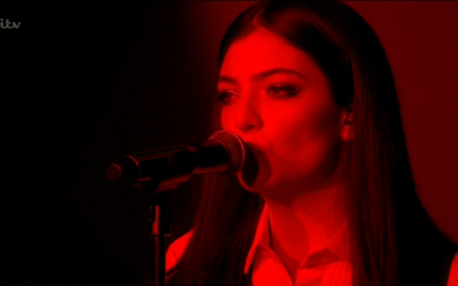 Lorde blows audience away with her  performance of Bowie's Life on Mars #BRITs2016 tgr.ph/2LPuDY