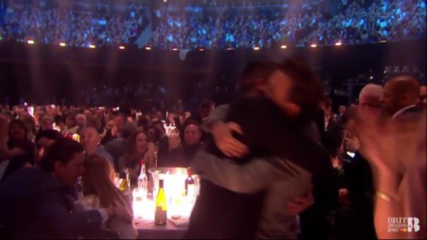 1Dir_Worldwide's tweet photo. British Artist Video of the Yearが発表されたときのLiamとLouis😍❤️ https://t.co/LRxuJ3FSzZ
