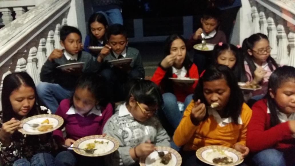 GSchildrenChoir's tweet photo. Melayani tulus dri hati krna kami tau Tuhan bertahta atas setiap pujian yg kami nyanyikan. https://t.co/UnoTkTs4Cn