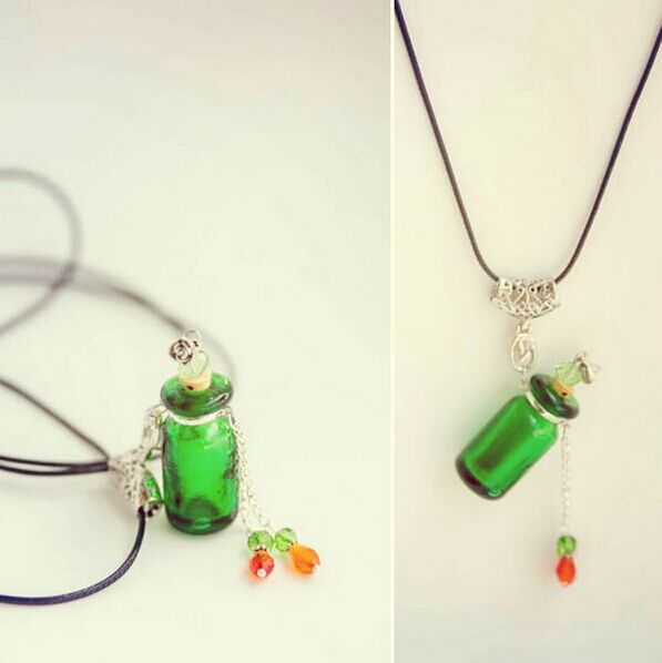 Essential_Dlite's tweet photo. Glass Bottle Diffuser Neclace! A great way to wear your favorite oil wherever you go! #EssentialOilAccessories https://t.co/3W5ccUbwKd