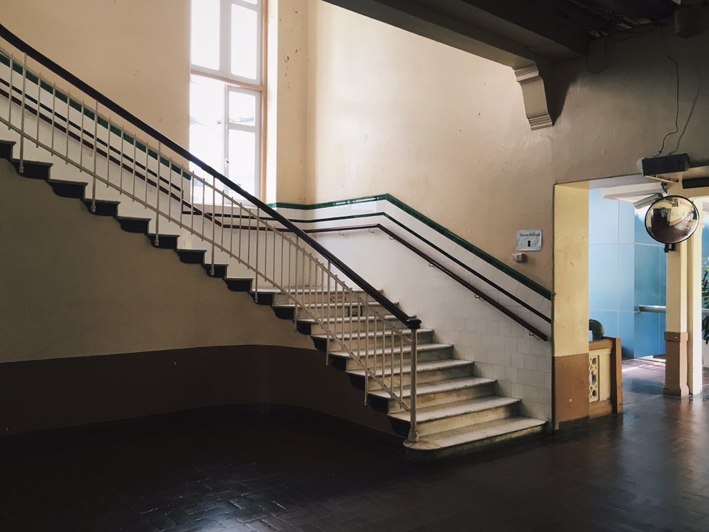 ซีนอะไรก็ได้ แต่ขอถ่ายตรงนี้ 
บันไดเร้าใจ อิตาเลียนไทย ชอบมากเลย
ถ่ายรูปเก็บไว้ 10 มุม บล็อคช็อตเรียบร้อยแล้ว