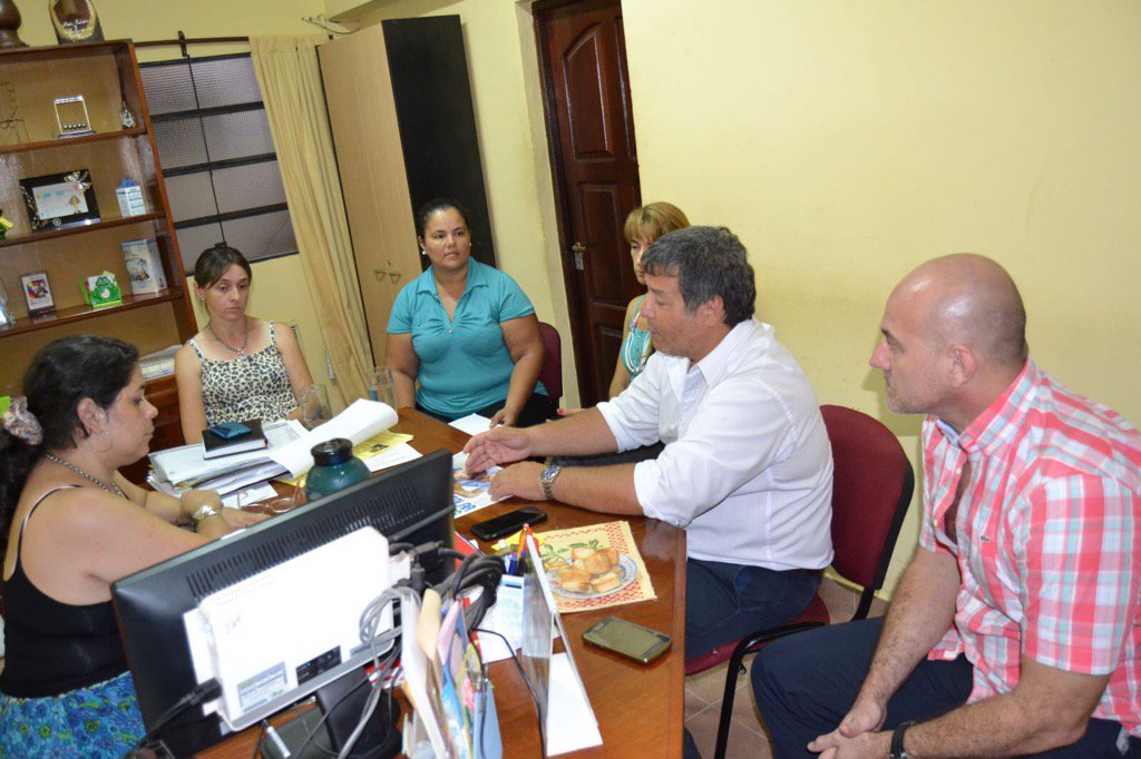 robertolugo71's tweet photo. P. Tirol también adhiere a acuerdo canasta escolar. Agradecemos a su Int. Claudia Gronda.  @domingopeppo @horaciorey https://t.co/ATJL457W0A