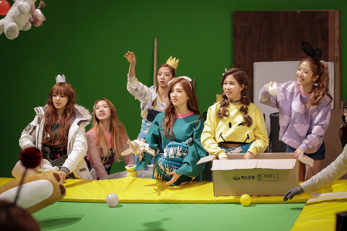 WJSN_THAILAND's tweet photo. [PIC] #COSMICGIRLS #WJSN MOMOMO M/V BTS (8) https://t.co/vbu6HwS8Br