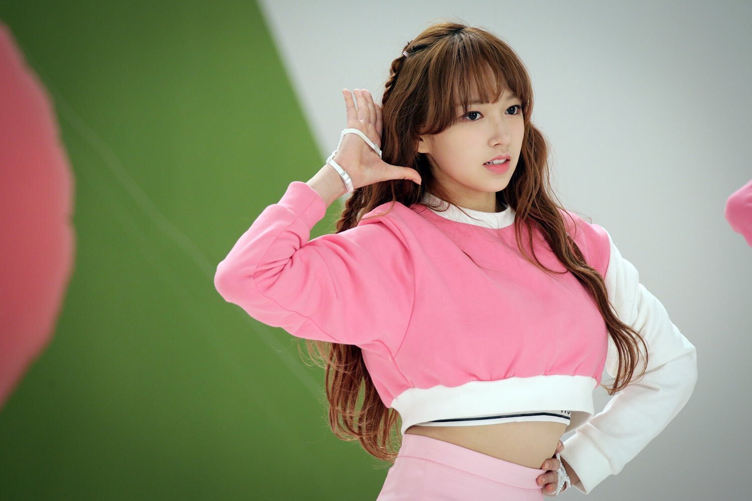 CcB8MlEWEAAbYAO.jpg:orig