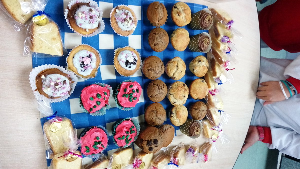 ron_milne's tweet photo. Grade 5 bake sale in room 315! #TISMacao https://t.co/v0QEEWV5e2