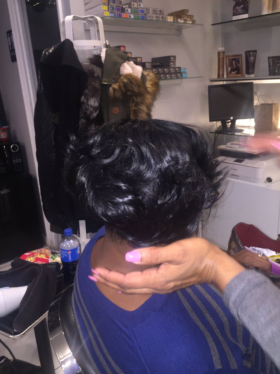 KMurphi's tweet photo. This is a full head weave with a closure. None of her hair is out, Only the nape for more of a natural look. https://t.co/TAjxt0KorA