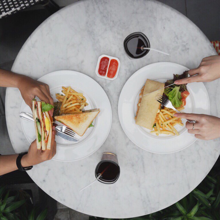 OhLaLa_ID's tweet photo. It’s Thursday, It’s time for a good lunch.
Buy 1 Get 1 Sandwich every Thursday for you and your partner
#OHLALAid https://t.co/ZNHuR4shKj