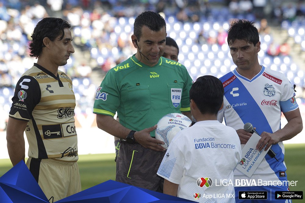 LigaBBVAMX's tweet photo. 📸 📸 📸 #J7CL2016 #PorLaEducación en el @PueblaFC vs @Dorados
#LIGABancomerMX @FBBVABancomer @Voit https://t.co/q4PLw88x3T