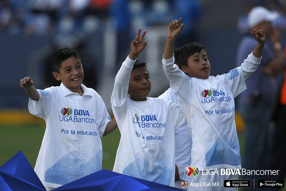 LigaBBVAMX's tweet photo. 📸 📸 📸 #J7CL2016 #PorLaEducación en el @PueblaFC vs @Dorados
#LIGABancomerMX @FBBVABancomer @Voit https://t.co/q4PLw88x3T