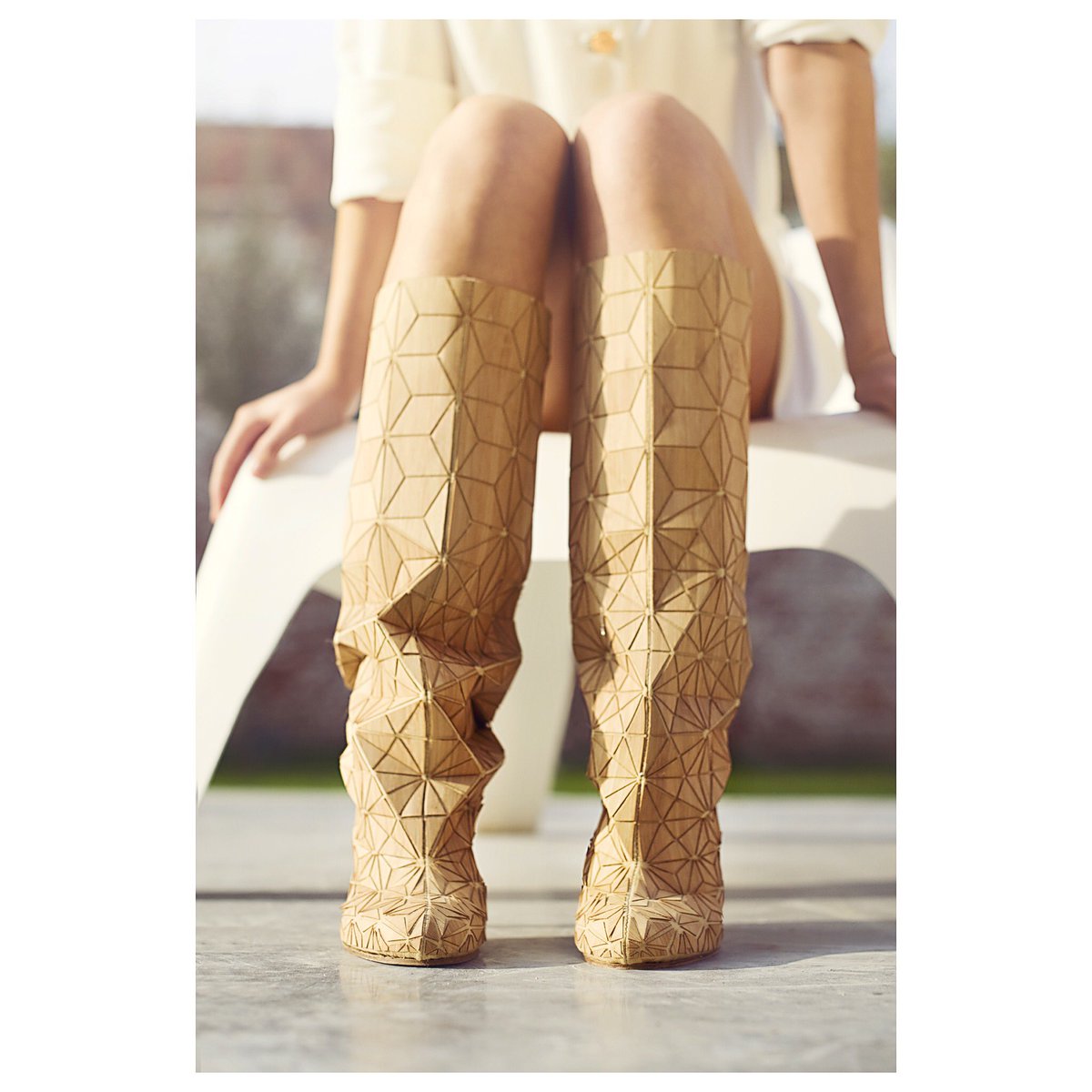 ArchinFashion's tweet photo. Fashionectural boots made by wood on leather by Tineke Gysel #fashion #surfacedesign #fashionlover #bootdesign #3d https://t.co/7OIrzsHyGN