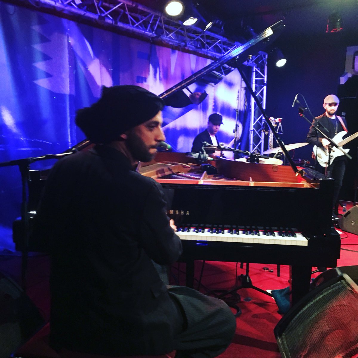 KimPhilippe's tweet photo. Amazing concert with @idanraichel @newmorning #paris #goodvibes https://t.co/OJenIZcwah