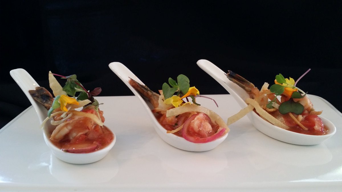 chef_rogerx's tweet photo. Tapas de cóctel de camarones.
Shrimp cocktail tapas, que le parecen mi querido chef @Enrique_chef @doneta_2 https://t.co/ivZosEBSC5