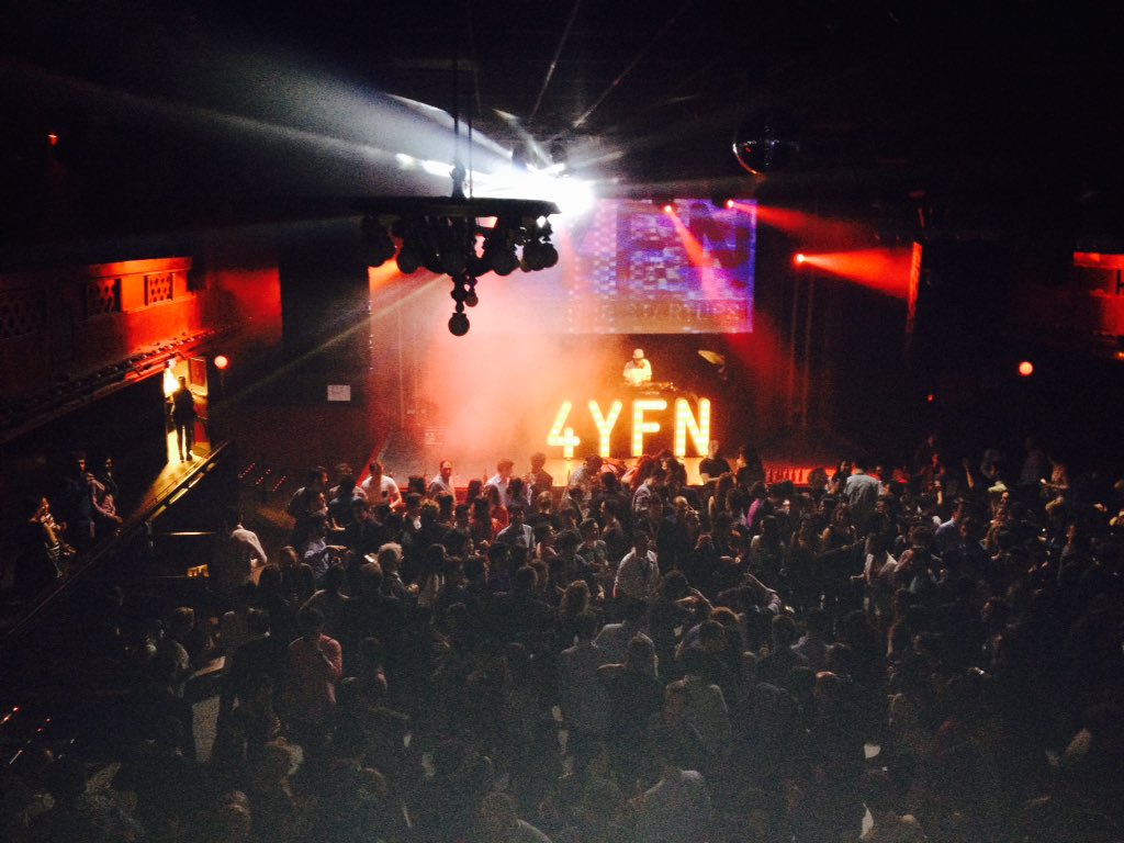 Steleta's tweet photo. 4YFN, ja en portem 3 ;) #4YFN2016 https://t.co/B9bc59BMyX