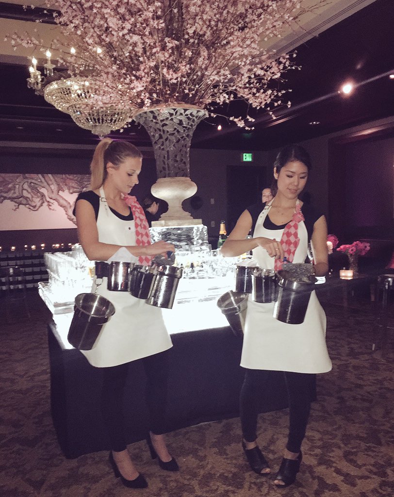 TheLoganHotel's tweet photo. Guests can be found sipping on champagne while savoring oysters at the #LoganOpening https://t.co/kgrHuMjg6C