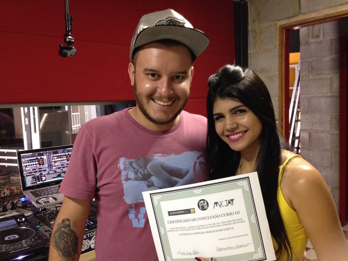 mighelribeiro's tweet photo. #certificado #curso #cursodedj #djmkjay #mkjay #escoladj #cursodjgoiania #goiania #studiodaFIRMA https://t.co/MoGVhUiwO0