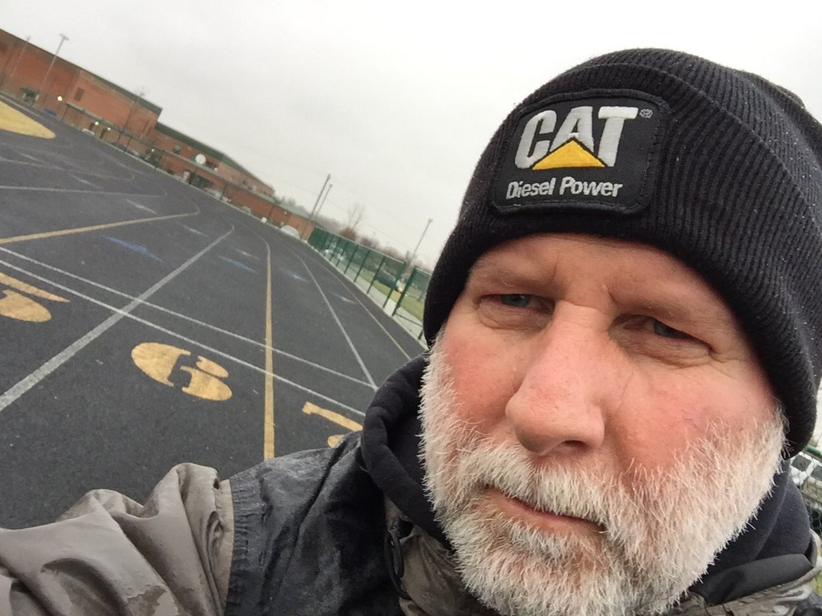 GatorTrackField's tweet image. Track practice, blowing sleet, 39 degrees, 6x400m. AMAZING WORKOUT! #happybirthdaytome #trackwednesday