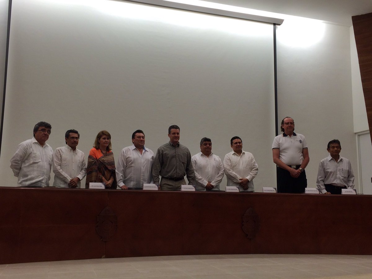 EnriqueMolina_C's tweet photo. En foro de vialidad en la @IngenieriaUADY. Organiza la FEDECOL https://t.co/EtfW6vohjg