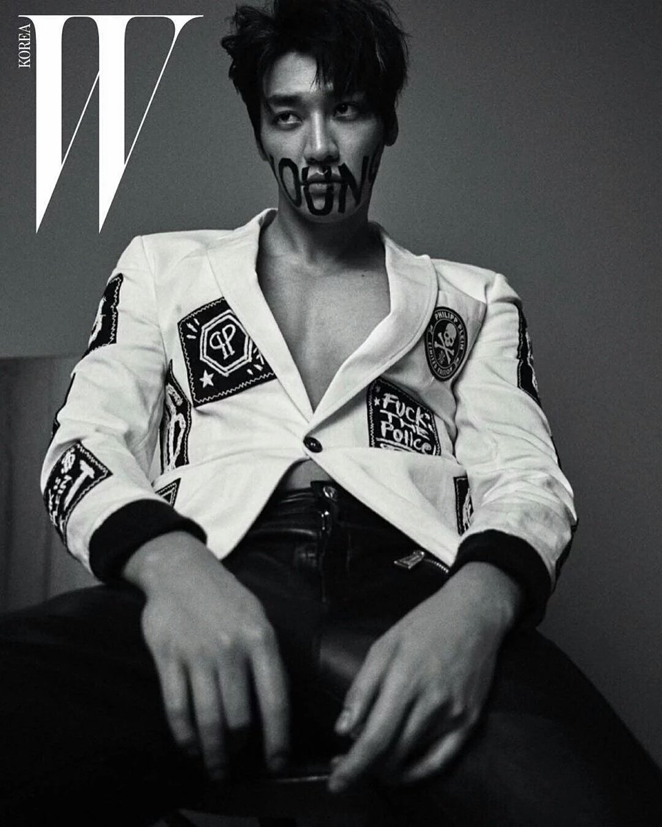 KimYoungKwangID's tweet photo. [PIC] 160225 Kim Young Kwang #김영광 for "W Korea" 2016.03 Issue #1 https://t.co/qqFi1M7JTv