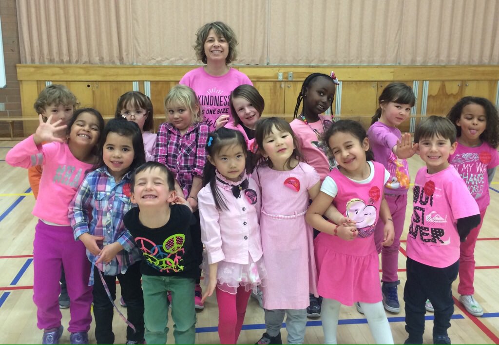 TDJ_FS's tweet photo. Journée rose contre l'intimidation @TDJ_FS #pinkshirtday #rosefrab https://t.co/fMfIvatMWK