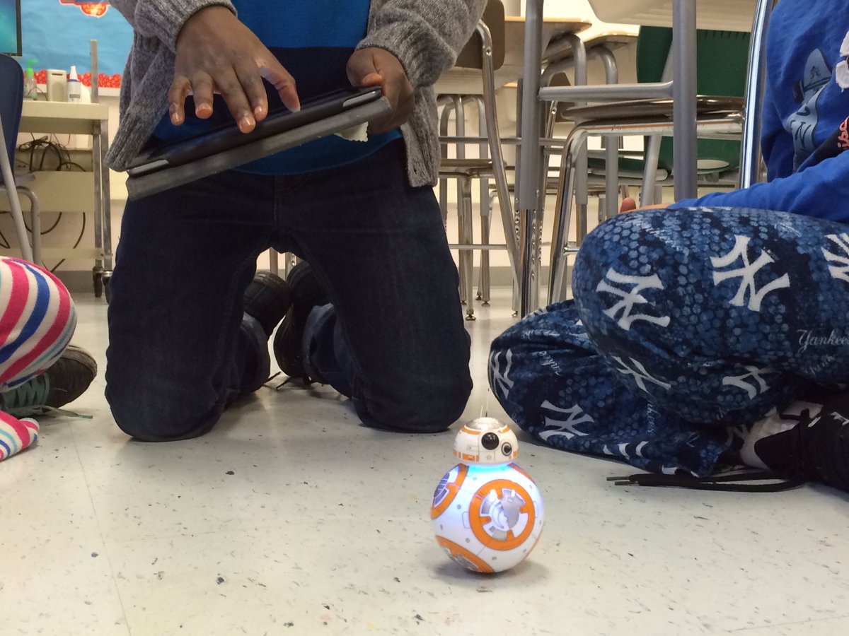 MissNapolitano's tweet image. BB-8 made an appearance at #codingclub25 today! So much fun! #starwars #codecodecode @StaceyArvanites @Lafayette_25
