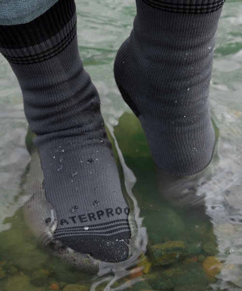 OTTYCB's tweet image. These are waterproof socks. Rad. buff.ly/1Q1QfLj ( #hiking #boating #biking #outdoor #camp #ski #snowboard )