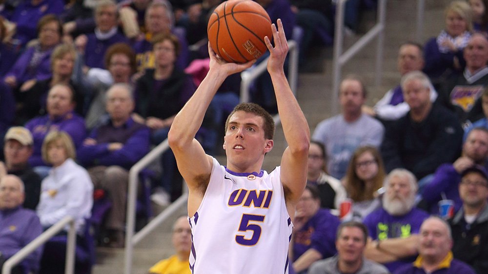 udontneedtoatme's tweet image. 2/24 POD: New #UNIFight AD .@davidharris1914, .@CoachPaulsen talks #UNITF + #UNIHoops talk - ow.ly/YIVdq