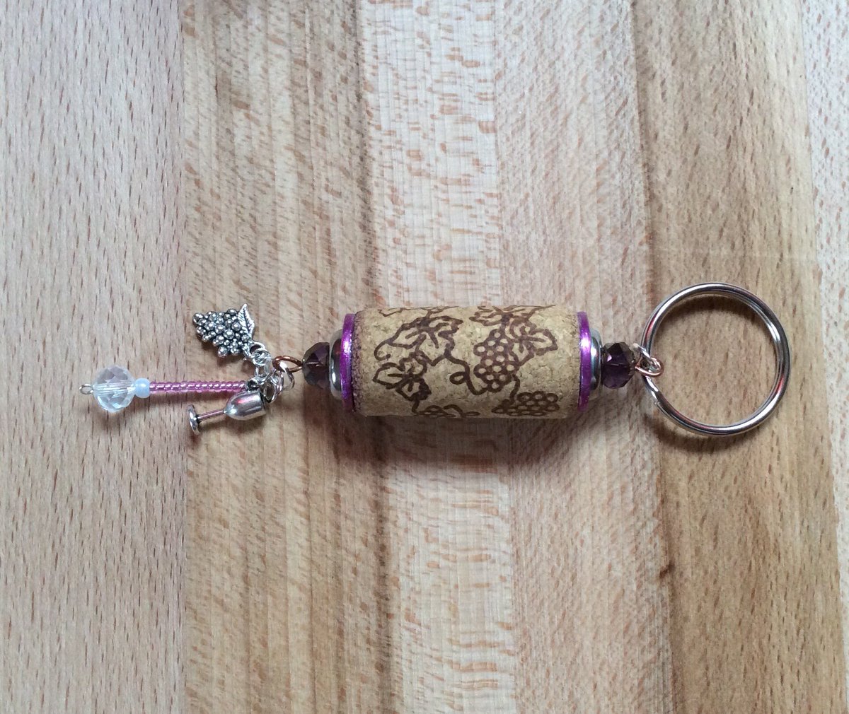 kelliewrap's tweet image. Attention wine lovers! etsy.com/listing/266923…? #drinkingfun #winelovers #winecork #HandmadeHourUSA