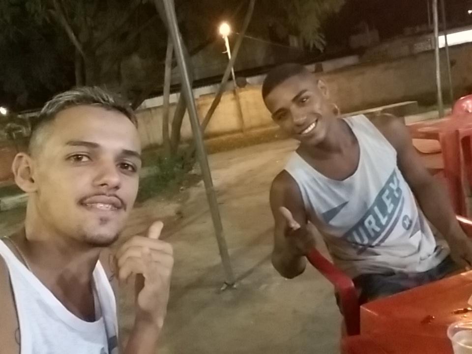 pireshg's tweet photo. Quem me ver me ver sorrindo e vai ser sempre assim 👌😜👑 #deivison https://t.co/pYYXye45yD