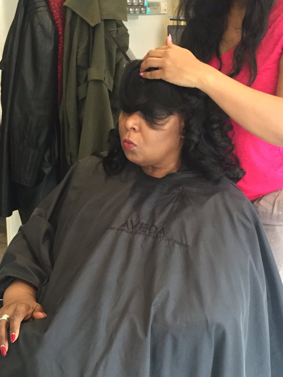 KMurphi's tweet photo. This beautiful woman had a full head weave with her front hairline left out for a More natural look. https://t.co/1ek2H8nDPR