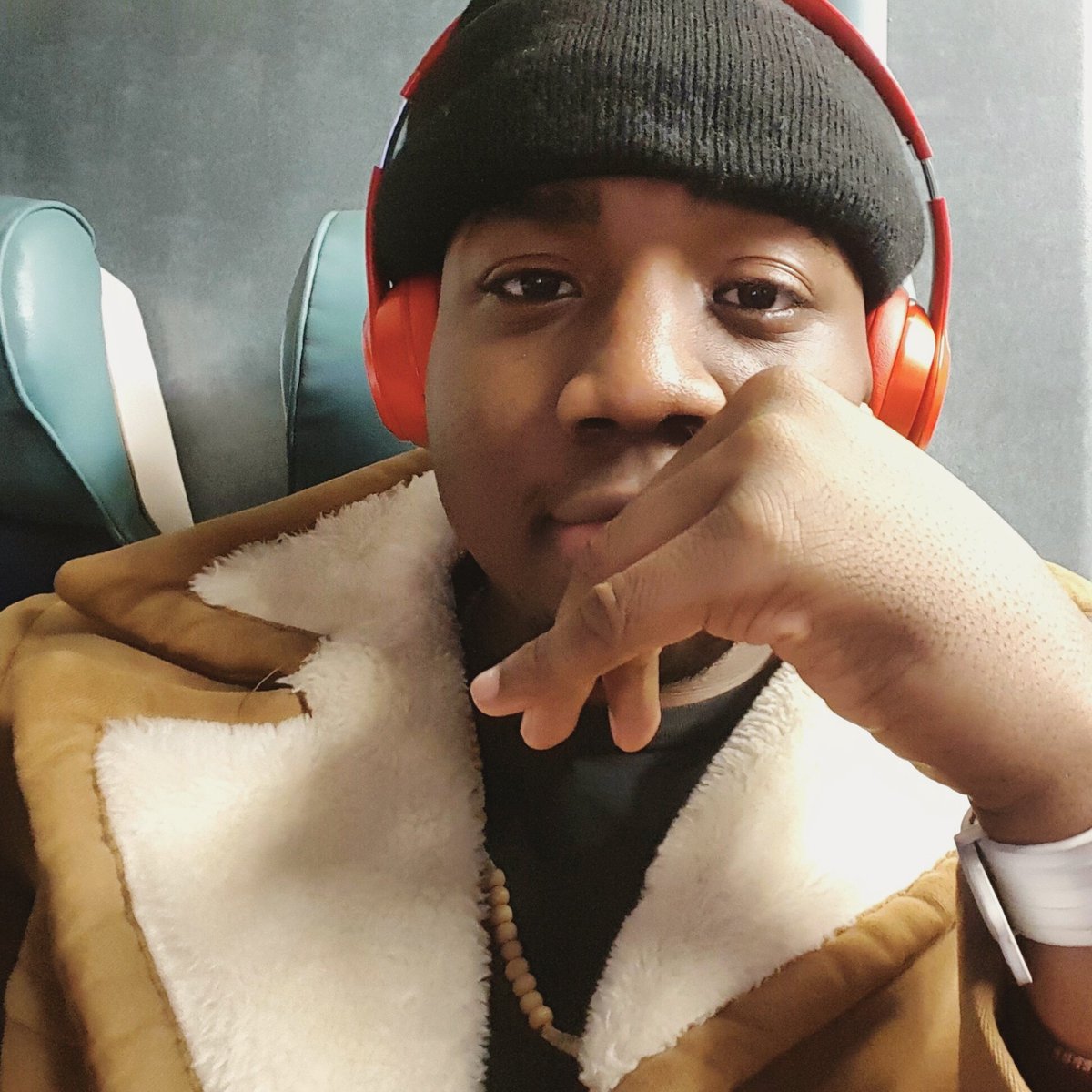 ShotofADRENALIN's tweet photo. Aspire to hire yourself.
#ShotofADRENALIN #ForBetterorWorse #GetEmAD
#NYC #Beats #6ix #BeatsByDre #Motivation https://t.co/xwTI3lT4ne