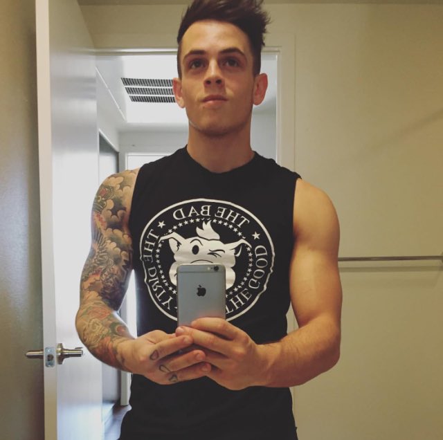 UpdatesOnJano's tweet photo. danielskip: My fav dirty pig tank!! https://t.co/jM6NoBsSN4