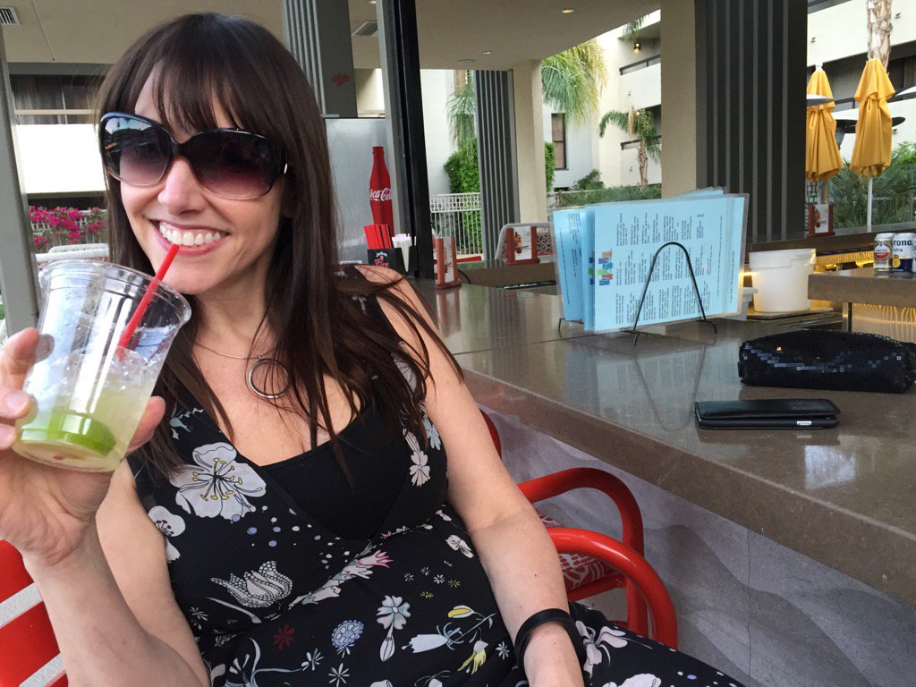 123UkuleleTuner's tweet photo. RT victorandpenny: Poolside getting ready for the Palm Strings Ukefest #palmstrings #playuke #ukulele #FolkJazz #P… https://t.co/UvWVC1oEar