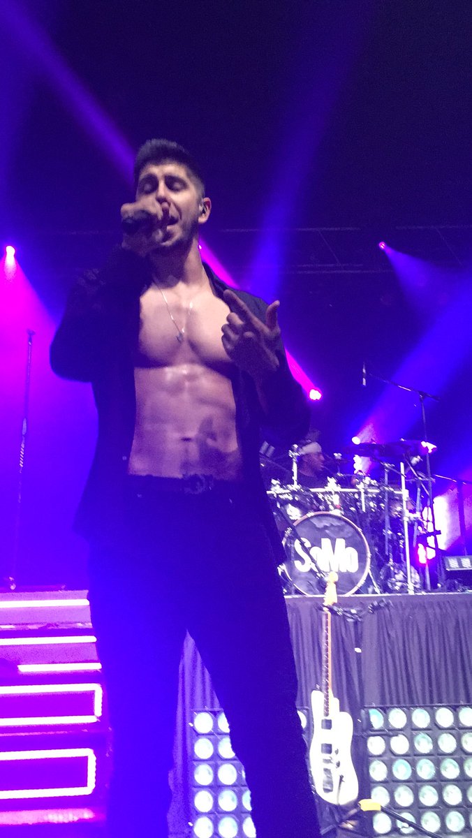 Ronz0418's tweet photo. I need February and March to move along so I can see this guy👇🏾in April @OfficialSoMo #SoMoLive https://t.co/hbN5KAu2VK