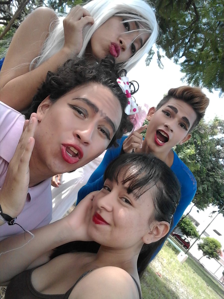 HablaWebShow's tweet photo. Nuestros actores arriesgandose a todo...jajaja Esperen los siguientes videos de #HablaWebShow proximamente #QueGay https://t.co/V7kqQ92gHi
