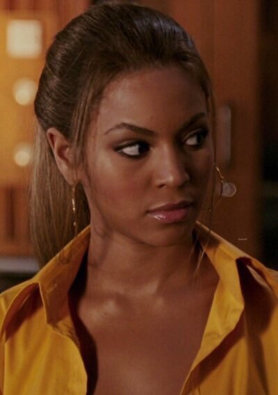 oukinky's tweet photo. When a boy you don't like trying to talk to you and get a hug, and you looking at you're homegirls like 😳 https://t.co/HEqVsDxev7
