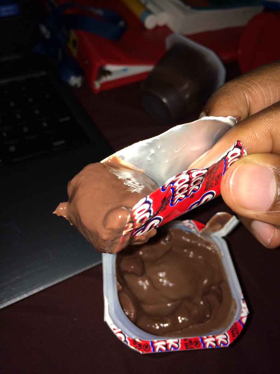 TeeSmith0717's tweet photo. โ@zirklock: When you don't have a spoon or fork so you gotta improvise ๐ #typegenius #superstruggle https://t.co/MuyHtIxchkโ yessss lmfao ๐