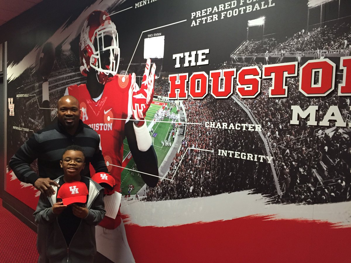 tyrone24's tweet photo. Posted with TJ after speaking to the UH football team for the Life After Football series #gamechanger #gameplan4life https://t.co/LsJ2HgQM1M