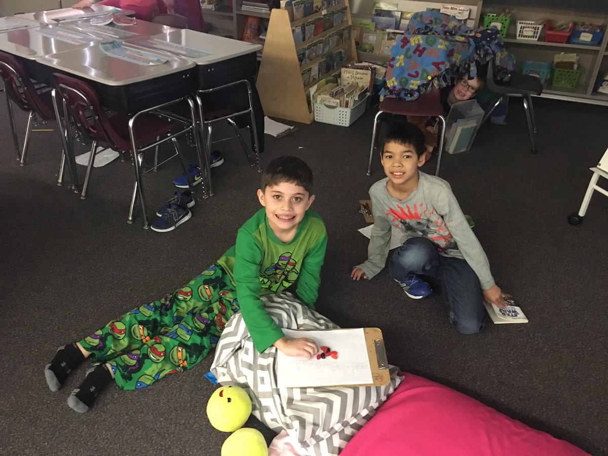 Mrs_Guetzkow's tweet photo. Cuddling up and reading for 100 minutes! #100thdayofschool https://t.co/4x7GeHA7o4