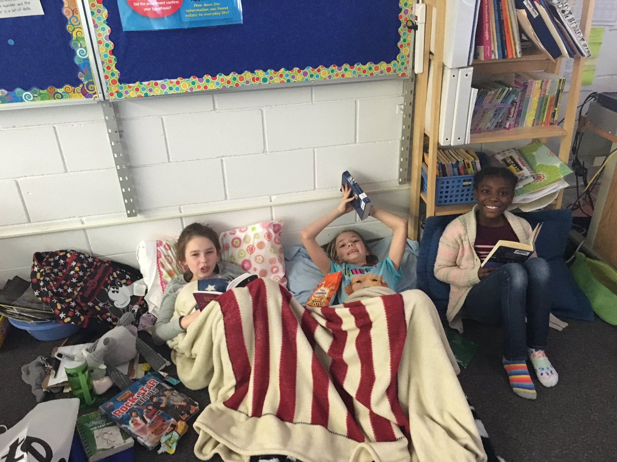 Mrs_Guetzkow's tweet photo. Cuddling up and reading for 100 minutes! #100thdayofschool https://t.co/4x7GeHA7o4