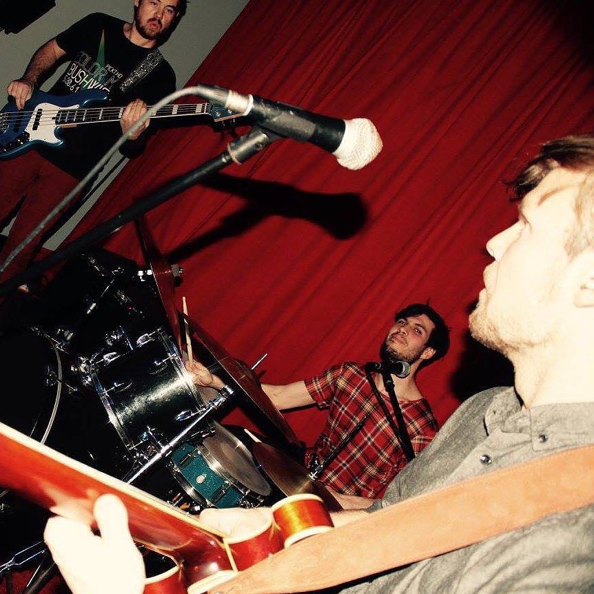 CarbonMirage's tweet image. This friday we're at @rockwoodmusichall we hit at midnight FREE show!!! 📷 @goodtimerick #r… ift.tt/1LdQQe2