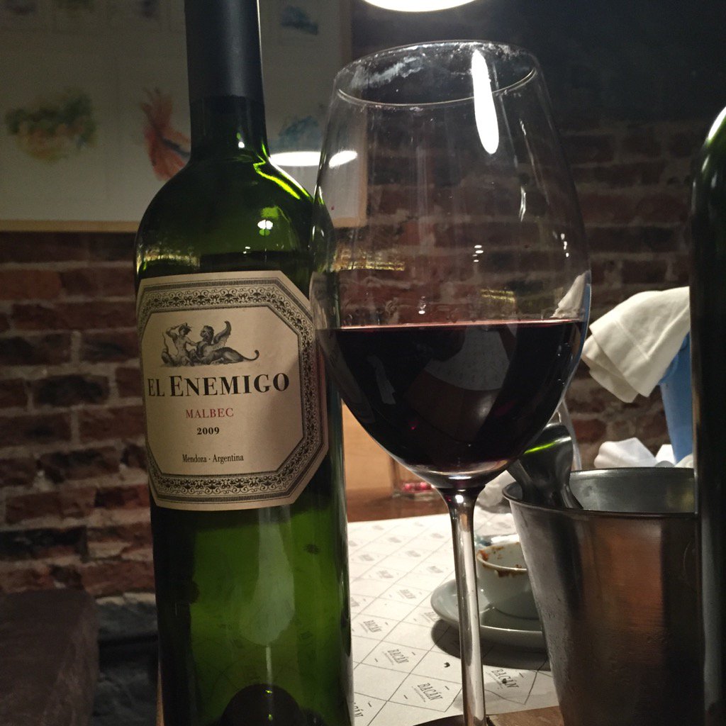 PoloMB's tweet photo. @alevigilmalbec Cada vez que lo tomo me doy cuenta que sos distinto. Gracias por tanto arte! https://t.co/haCx4s5WGH
