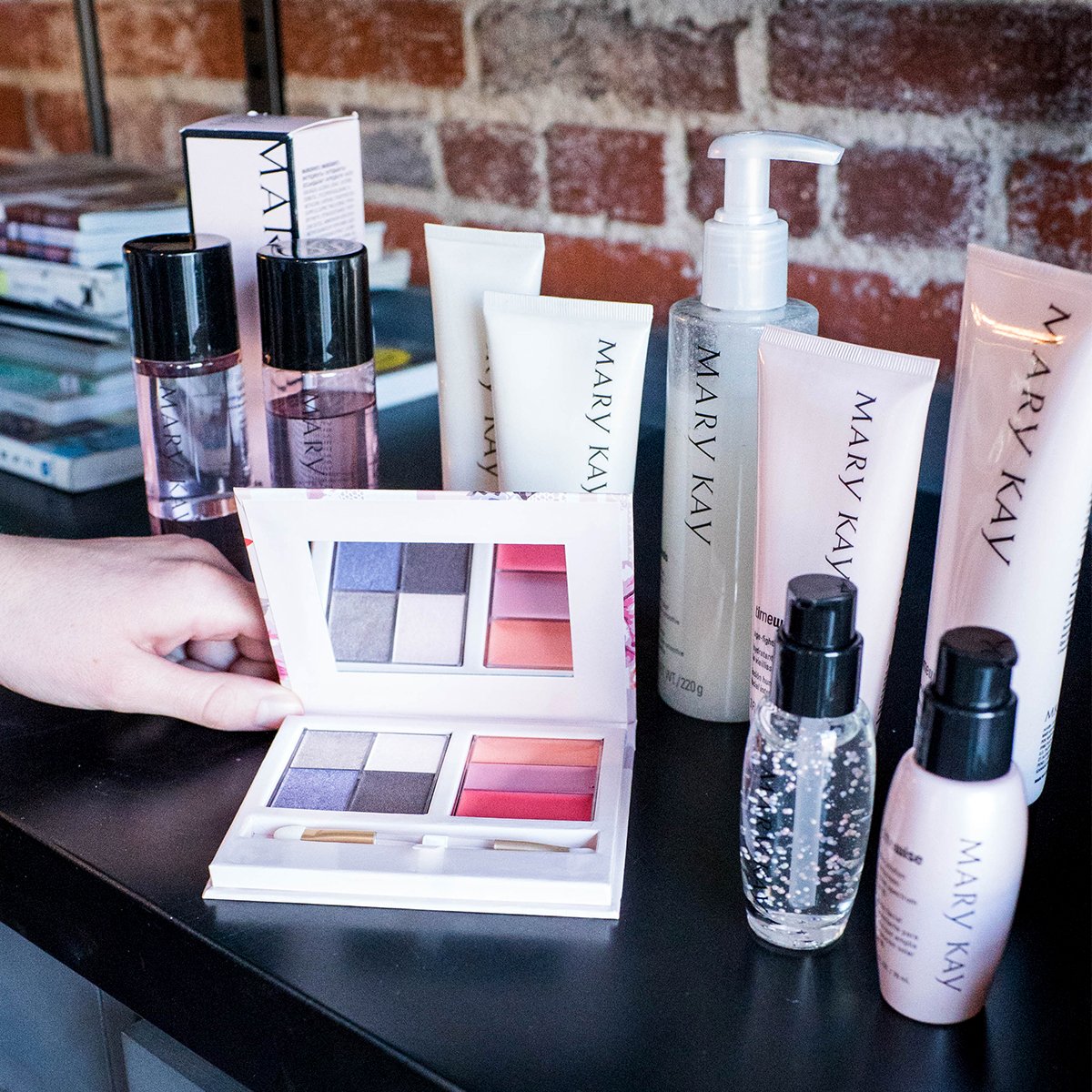 MaryKay's tweet photo. So many ways to feel beautiful in your own skin. #MaryKay https://t.co/hbFxii0Hvp https://t.co/Wc2By8k3Vk
