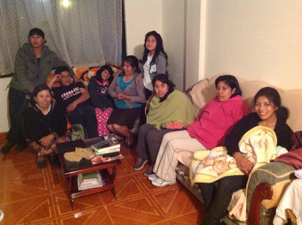 Seguimos en #10DiasDeOracion visitando los hogares. <a href="/PrPabloCarbajal/">Pablo Carbajal</a> @MENComunicacion @UEcuatoriana <a href="/Jose88Roldan/">José Roldán</a>