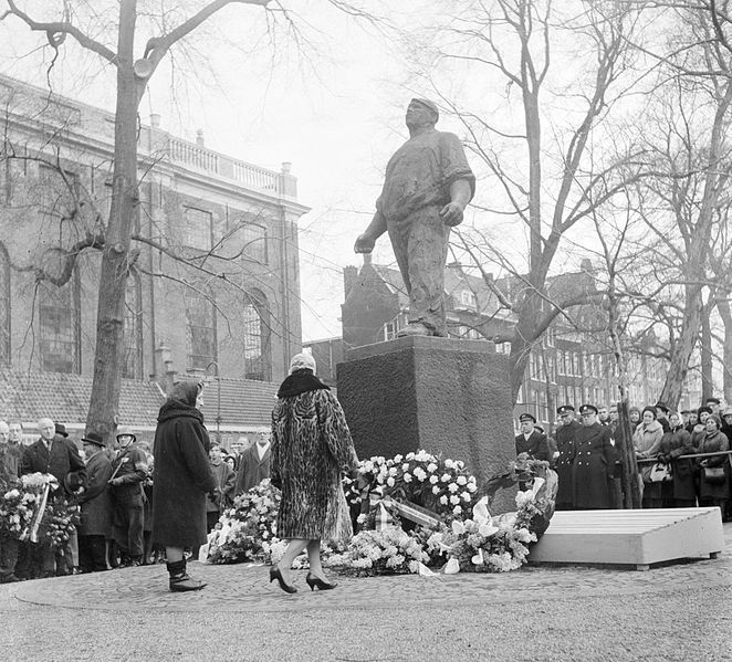 NL_Times's tweet photo. #Amsterdam commemorates 75th anniv. of #WWII #FebruaryStrike https://t.co/ATvy5bEGFH https://t.co/CwLECZhUEr