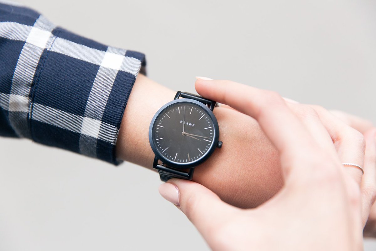Dollyjessy's tweet photo. Nouveau look sur le blog, en duo avec D. https://t.co/AsNKXkhFwj Gros coup de coeur pour la @klarfwatches all black https://t.co/ok0dUbF6JU