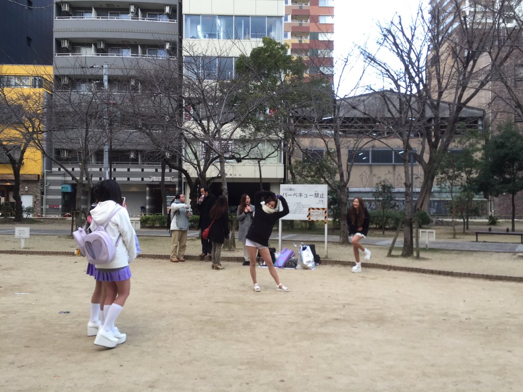 Pxofficial1's tweet photo. 안녕하세요っ
お久しぶりですウォルです!!
あと30分後に会場の目の前の公園にて
P(x)踊りますっ
お時間ありましたら
是非見に来てください☺
お待ちしております~🙇 https://t.co/mLCxGcIynM